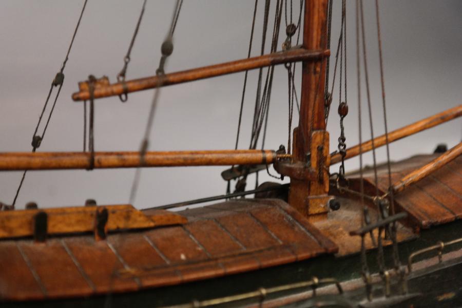Ship Model of a Dutch Klipper on a Seabed – 19th century