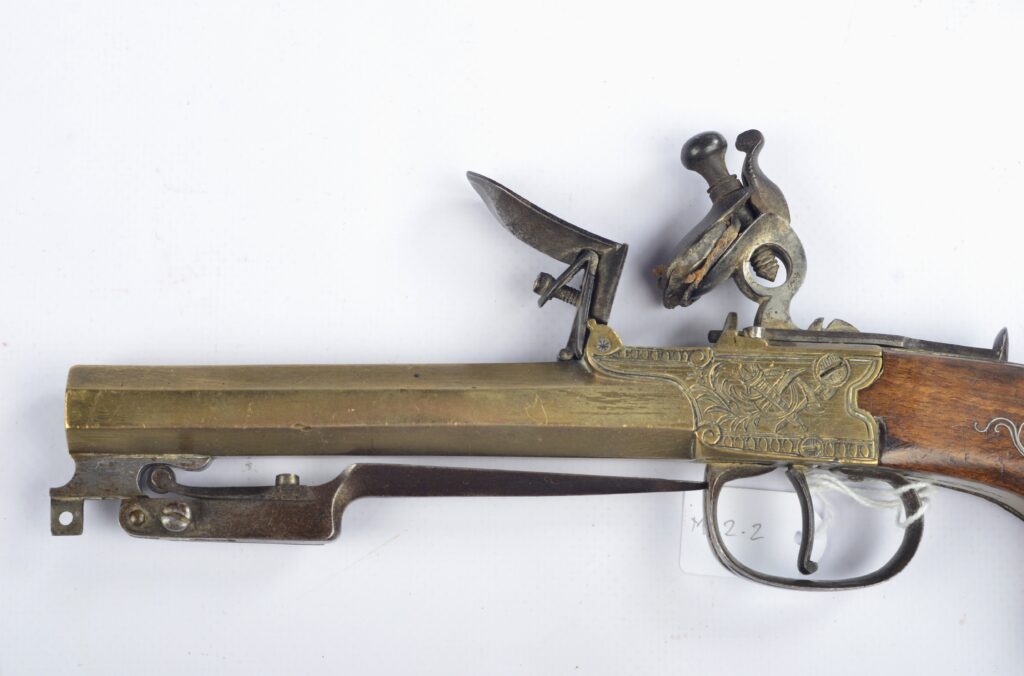 Two Navy Flint Pistols with foldable bayonet – France, 18th century