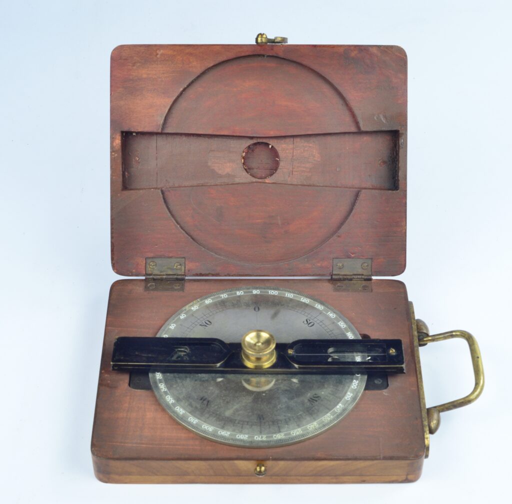 Pelorus in wooden briefcase – Swedish Navy