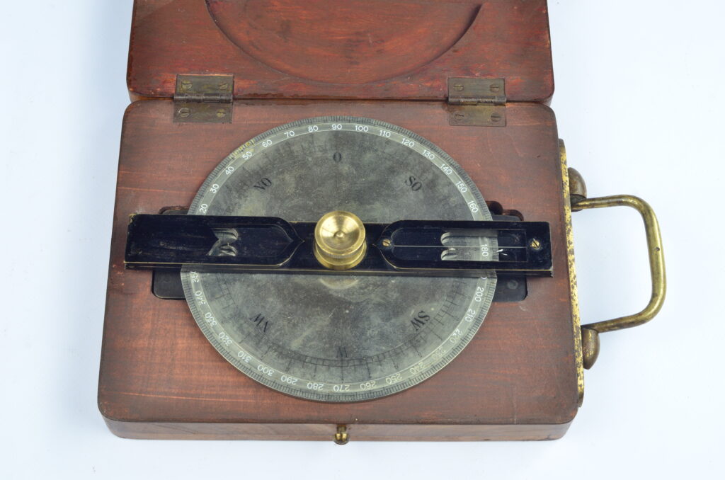 Pelorus in wooden briefcase – Swedish Navy