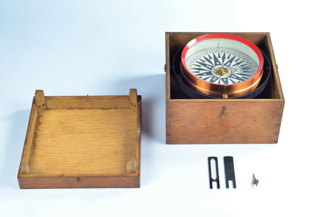 Large Azimuth or Bearing Compass with Dry Card in copper Bowl – Boosman, Amsterdam