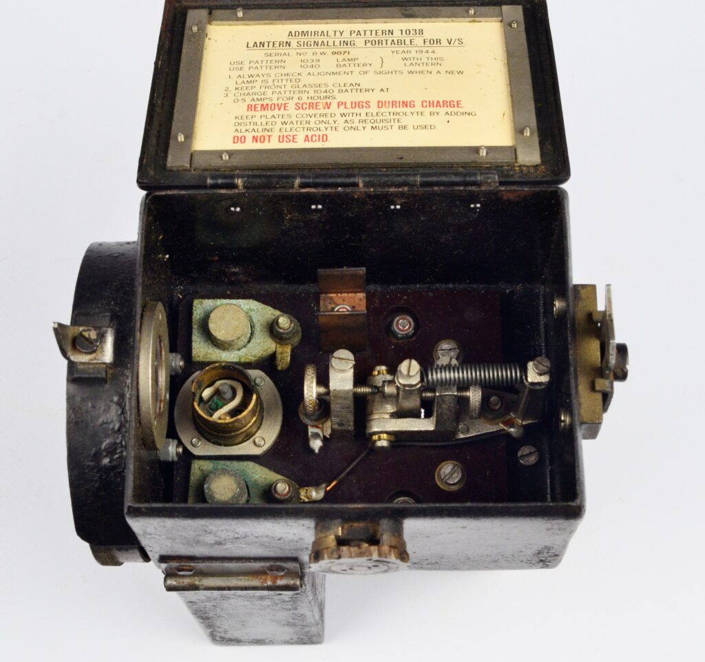 WWII Portable Admiralty Signalling Lantern – 1944