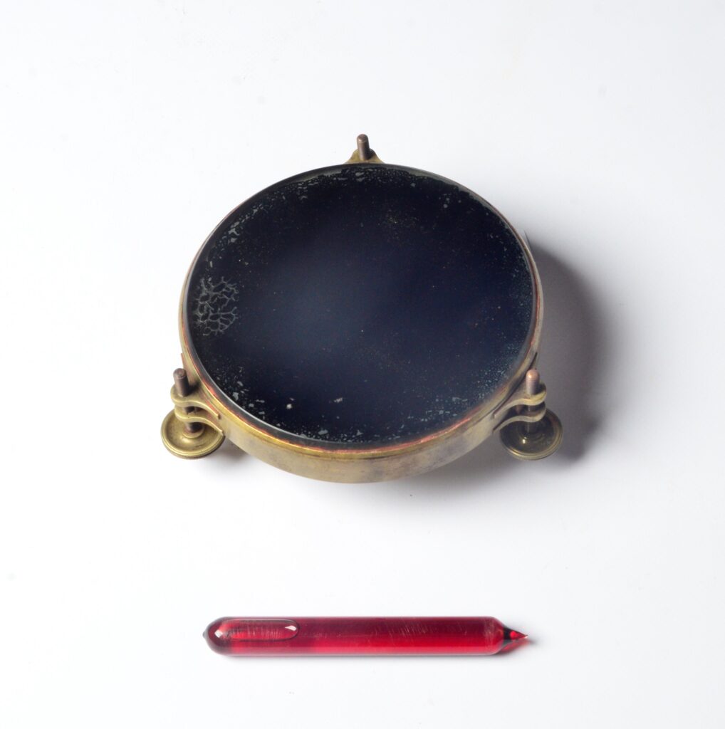 Artificial black glass horizon – circa 1800